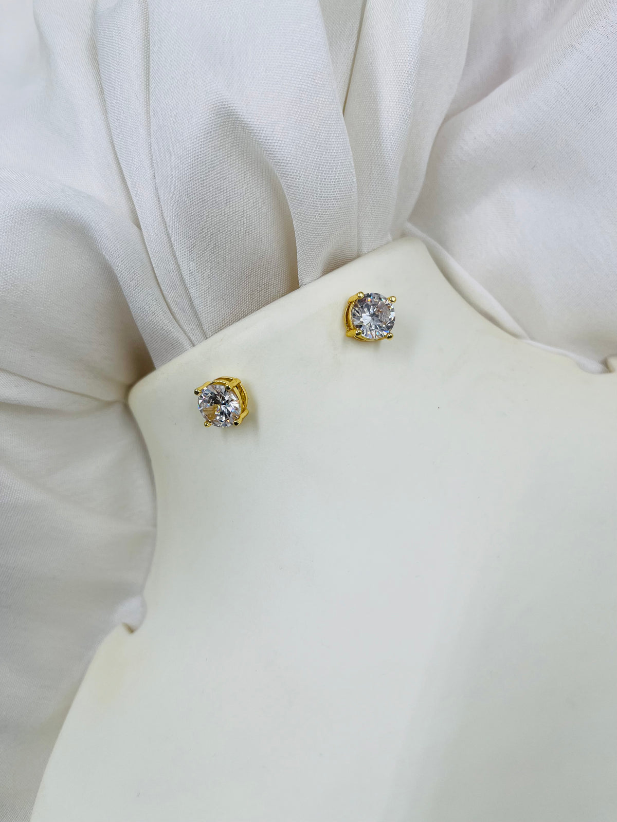 JHB Princess Cut Cubic Zirconia Stud Earrings, Gold Plated, Crystal Clear for Women Or Men